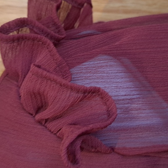NWT Vigoss Burgundy Mock Neck Ruffle Shoulder Blouse - Picture 4 of 7